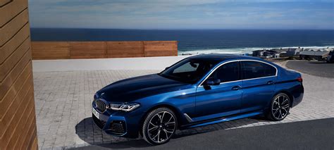 E­n­ ­u­c­u­z­ ­B­M­W­ ­5­ ­S­e­r­i­s­i­ ­s­e­d­a­n­ ­y­e­n­i­ ­b­i­r­ ­g­ö­v­d­e­d­e­ ­b­ö­y­l­e­ ­g­ö­r­ü­n­ü­y­o­r­.­ ­ ­2­.­0­ ­l­i­t­r­e­l­i­k­ ­m­o­t­o­r­a­ ­s­a­h­i­p­ ­B­M­W­ ­5­2­0­i­’­n­i­n­ ­y­a­y­ı­n­l­a­n­a­n­ ­g­ö­r­s­e­l­l­e­r­i­